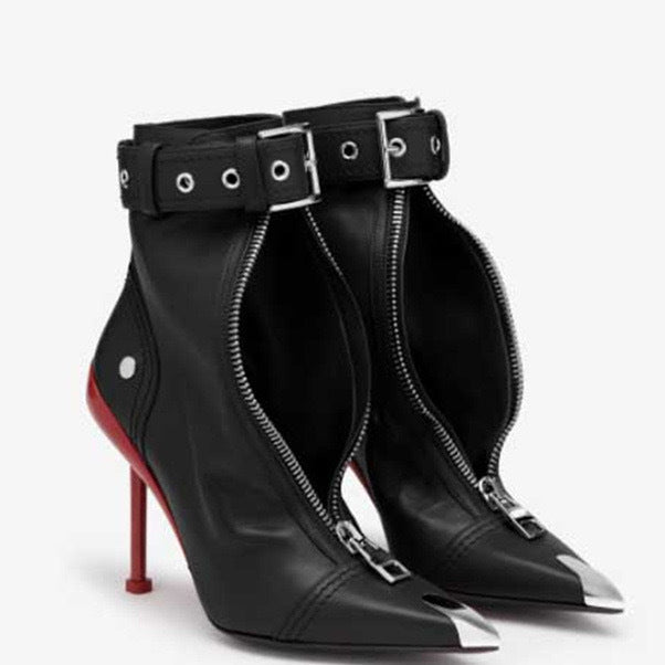 Bottes en forme de boucle pointue en métal à talons hauts