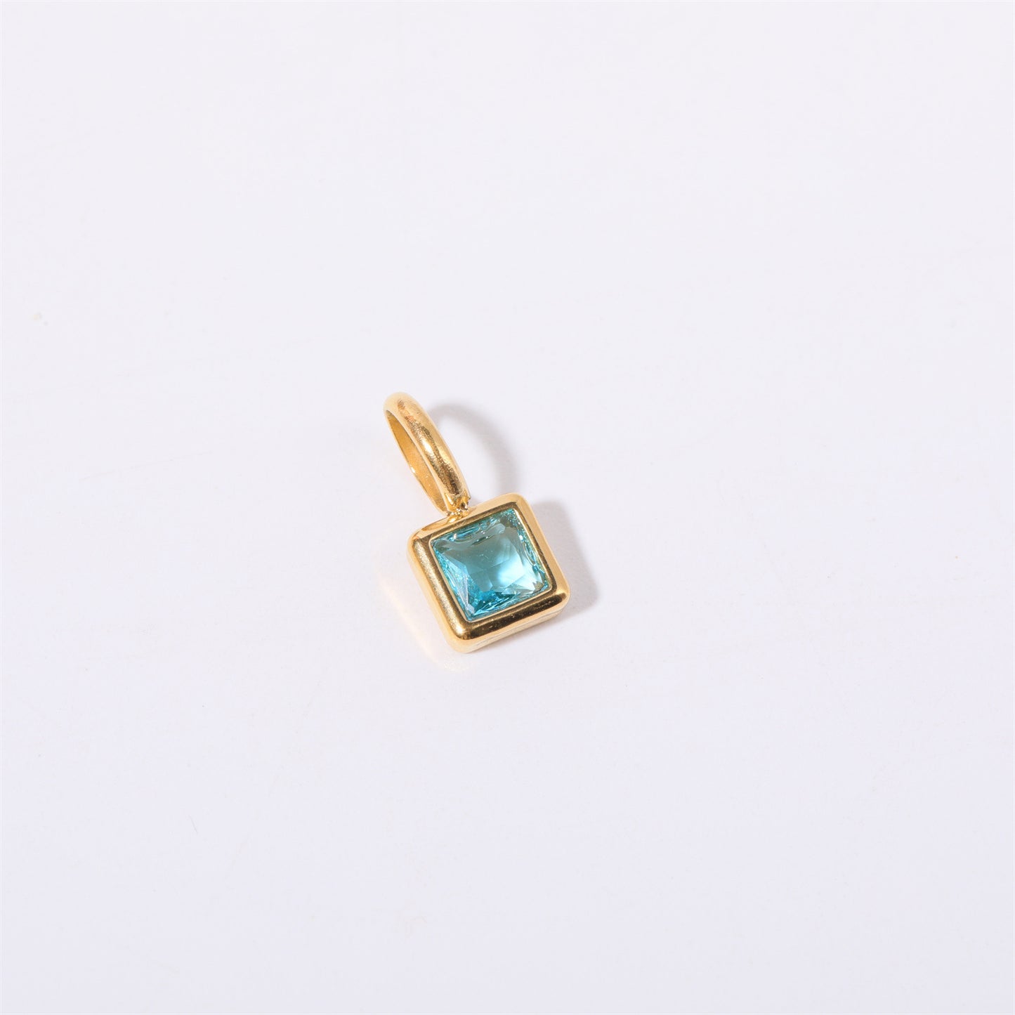 Pendentif carré avec douze pierres de naissance féminines