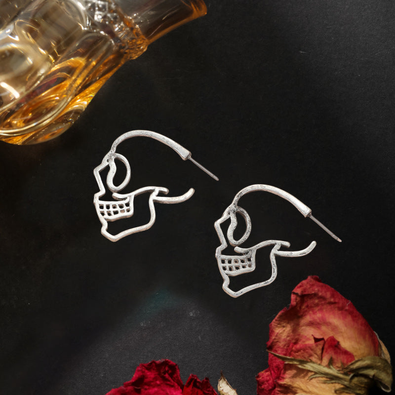 Pendientes oscuros con corazón de lava y corazón cerrado