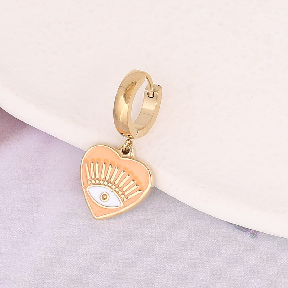 Boucles d'oreilles dégoulinantes personnalisées à la mode, nouvelle femme avec des yeux de cœur
