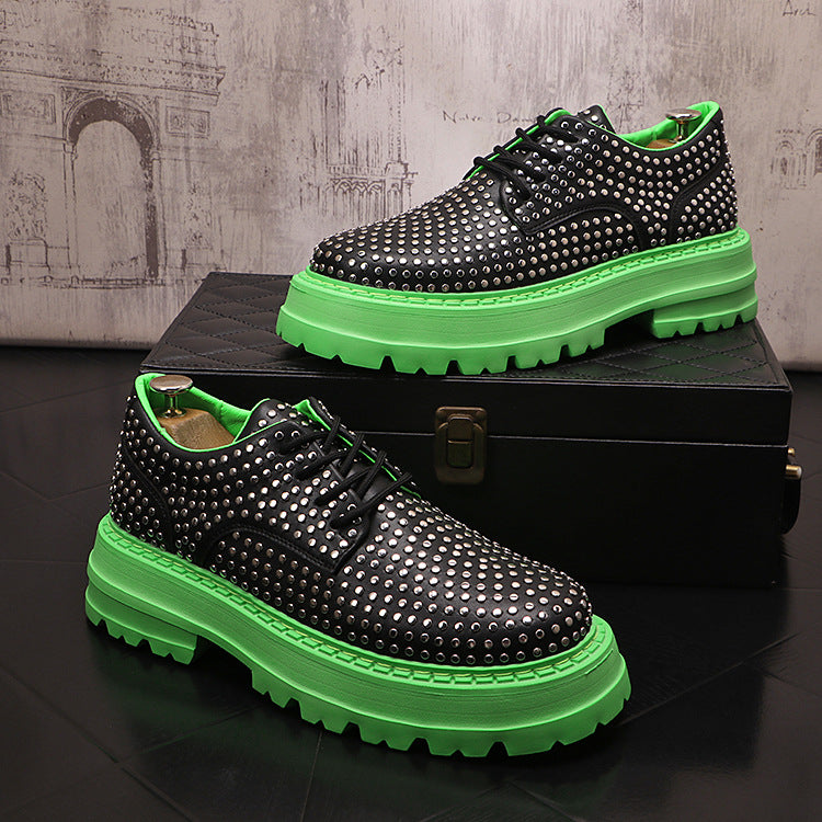 Zapatos de cuero con remaches de diseño de moda para hombres Zapatos casuales con plataforma
