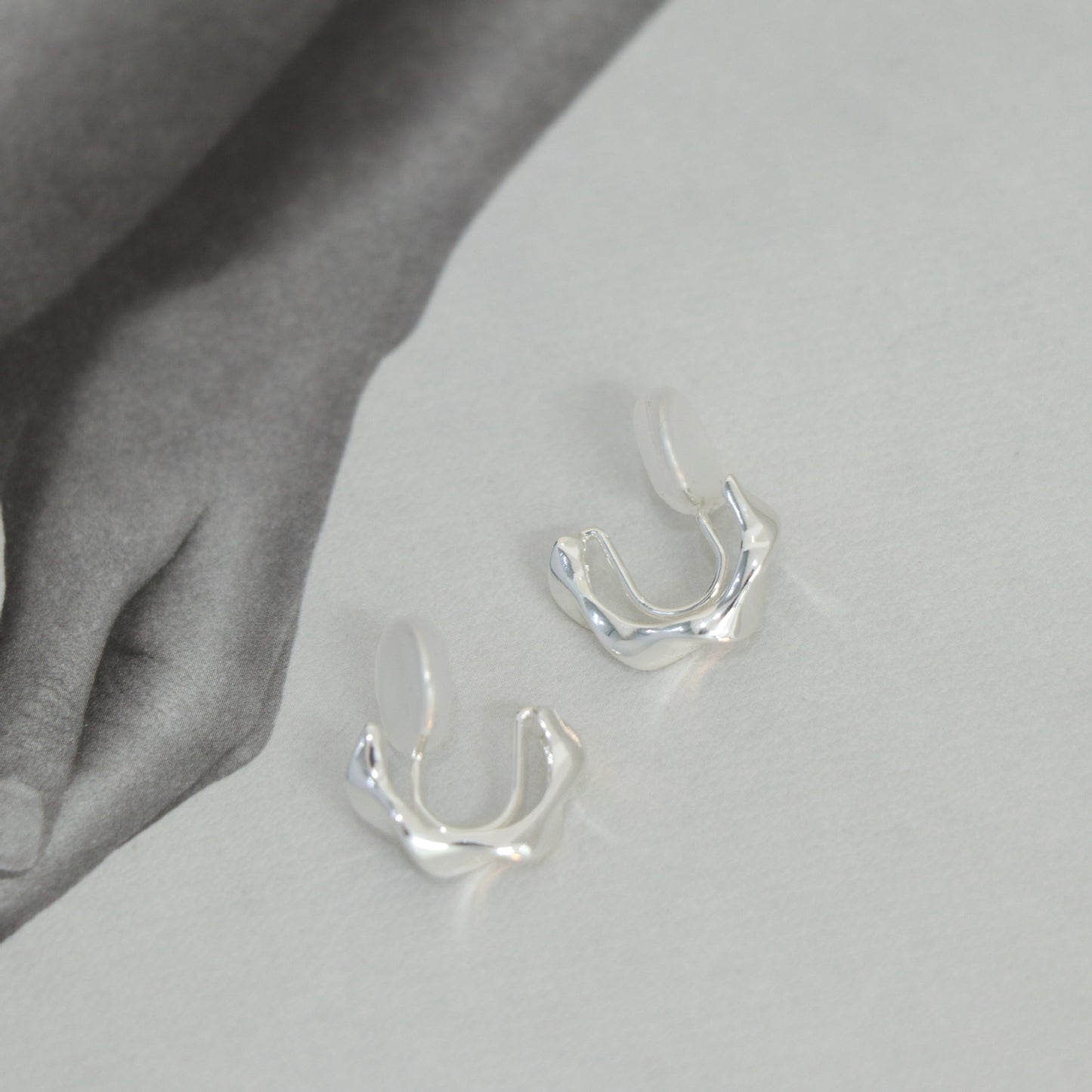 Boucles d'oreilles irrégulières Normcore minimalistes d'intérêt particulier