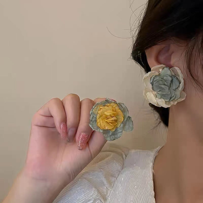 Boucles d'oreilles à visage rond et couches de couleur contrastée rétro
