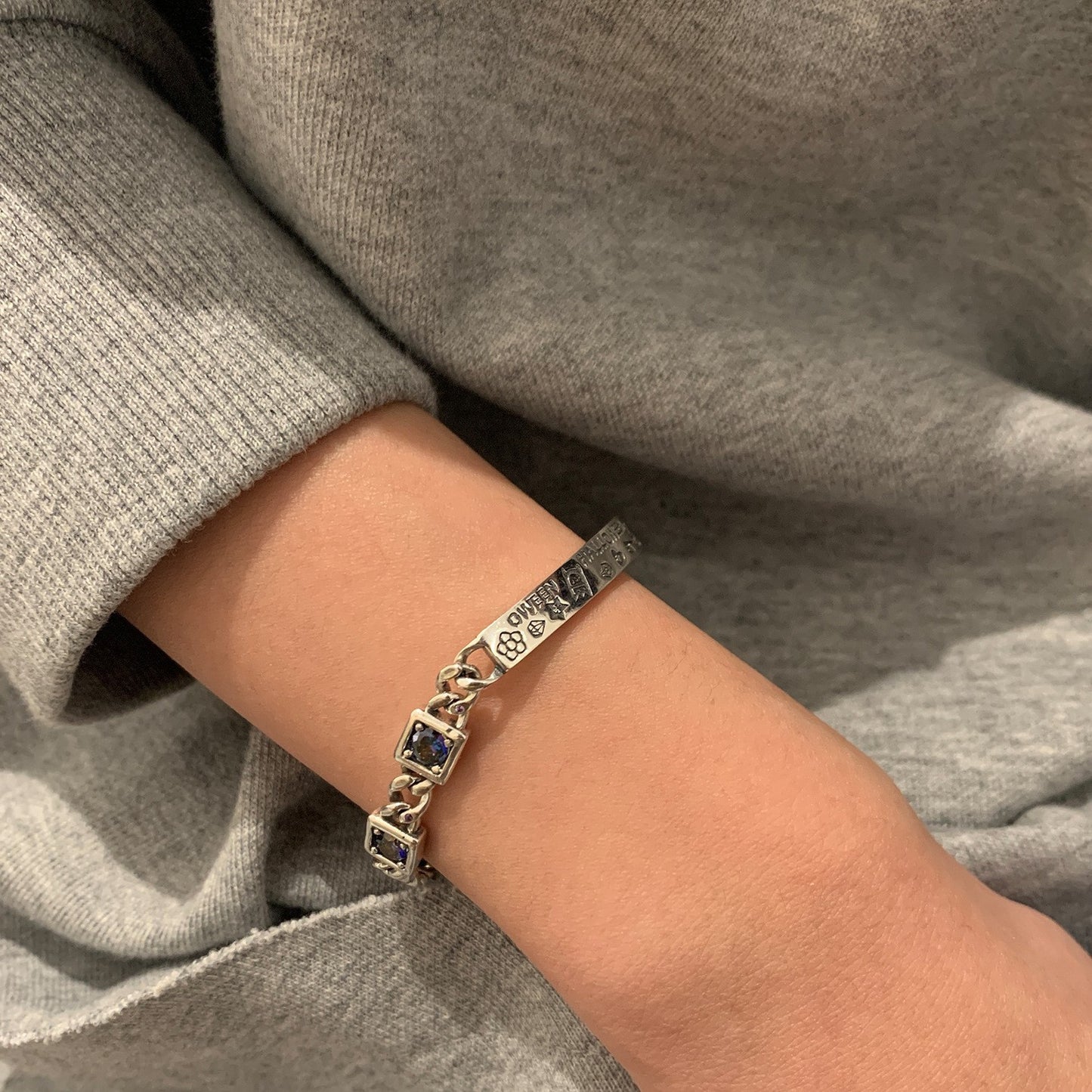 Bracelet à coutures argentées pour femmes, mode rétro