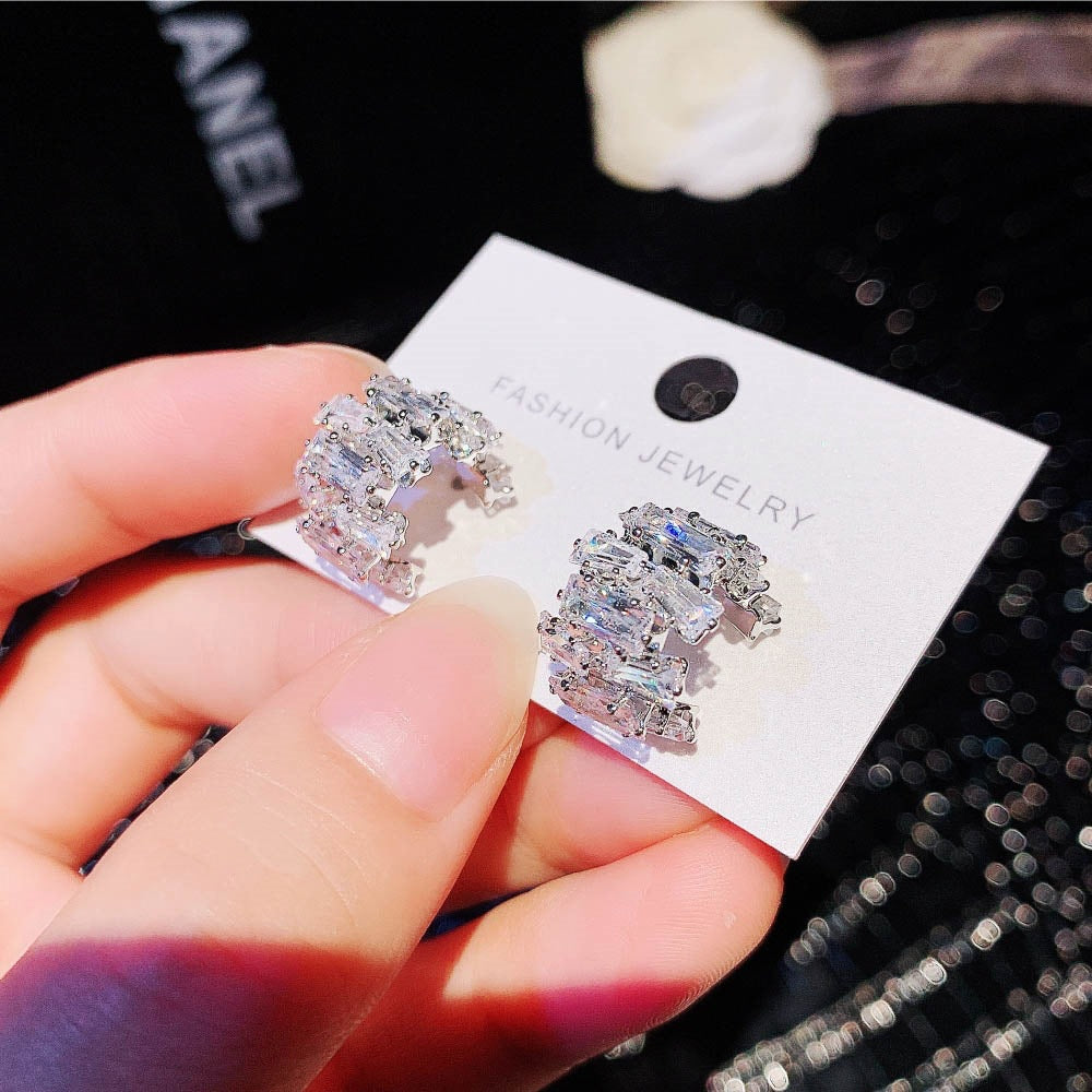 Boucles d'oreilles capricieuses rétro incrustées de zirconium pour femmes