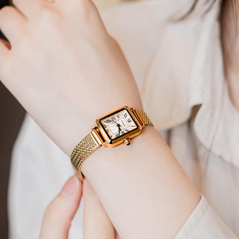 Montre rectangulaire mi-ancienne avec ceinture en maille Milan