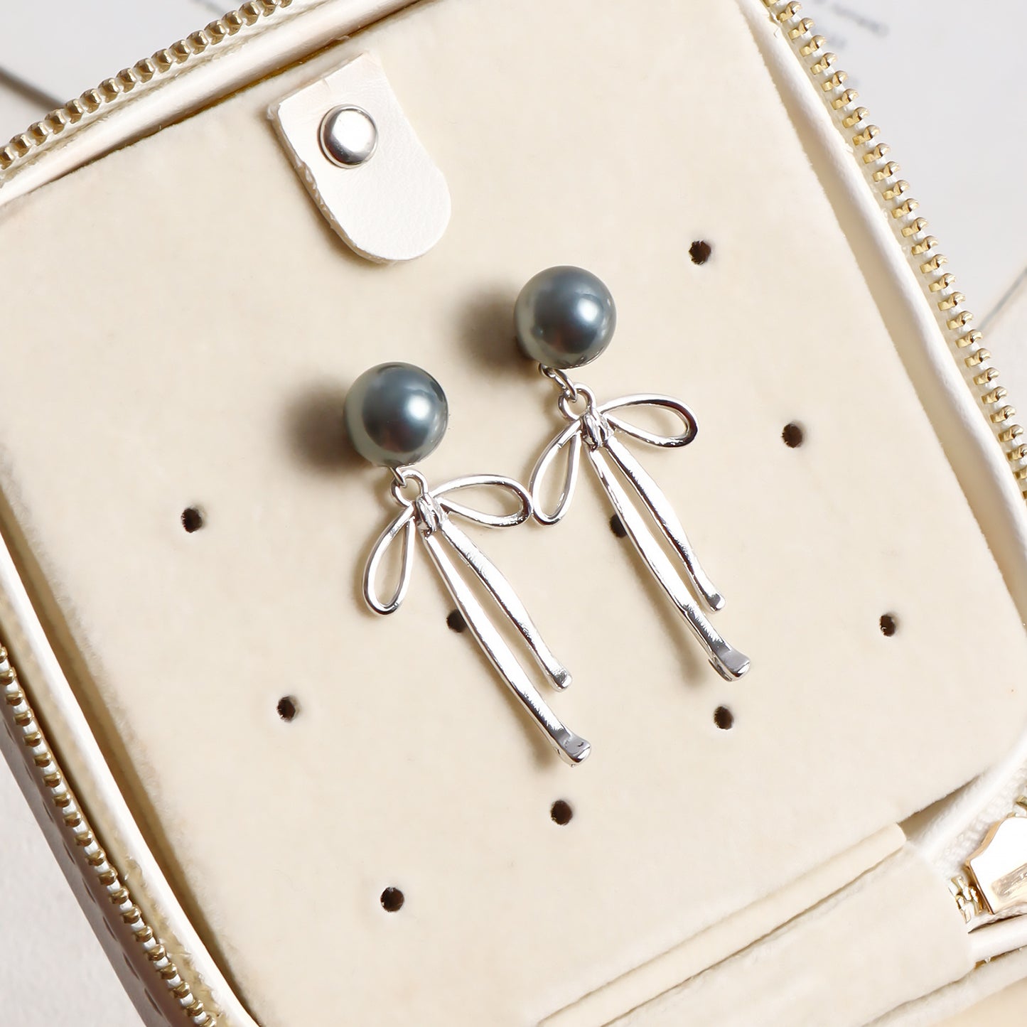 Retro French Pearl Bow Temperament Earrings