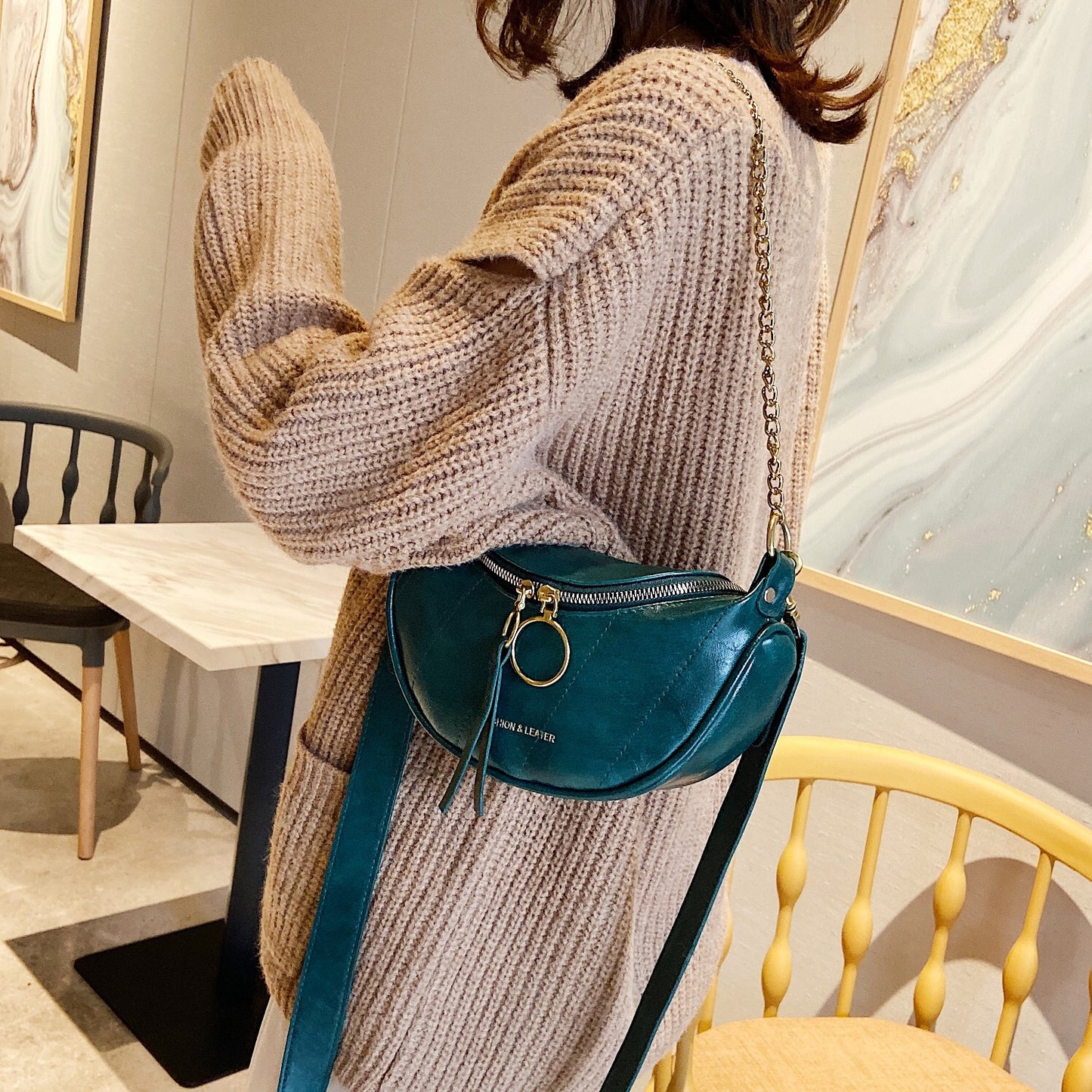 Sac de poitrine rétro léger et assorti à la mode pour femmes