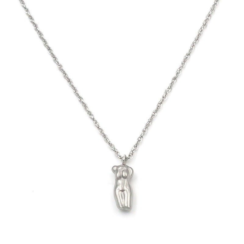 18K Stainless Steel Clavicle Chain Female Portrait