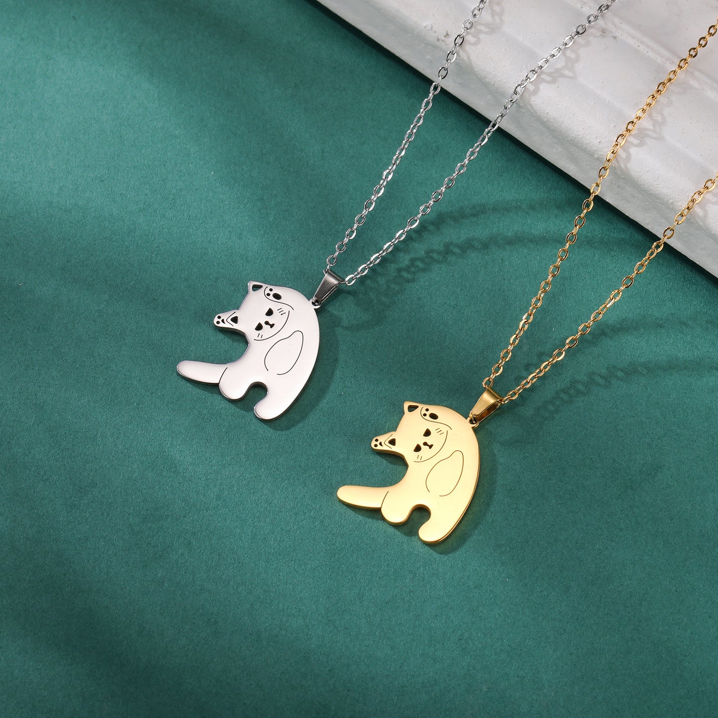 Collar con colgante en forma de gato lindo de acero inoxidable a la moda para hombres y mujeres