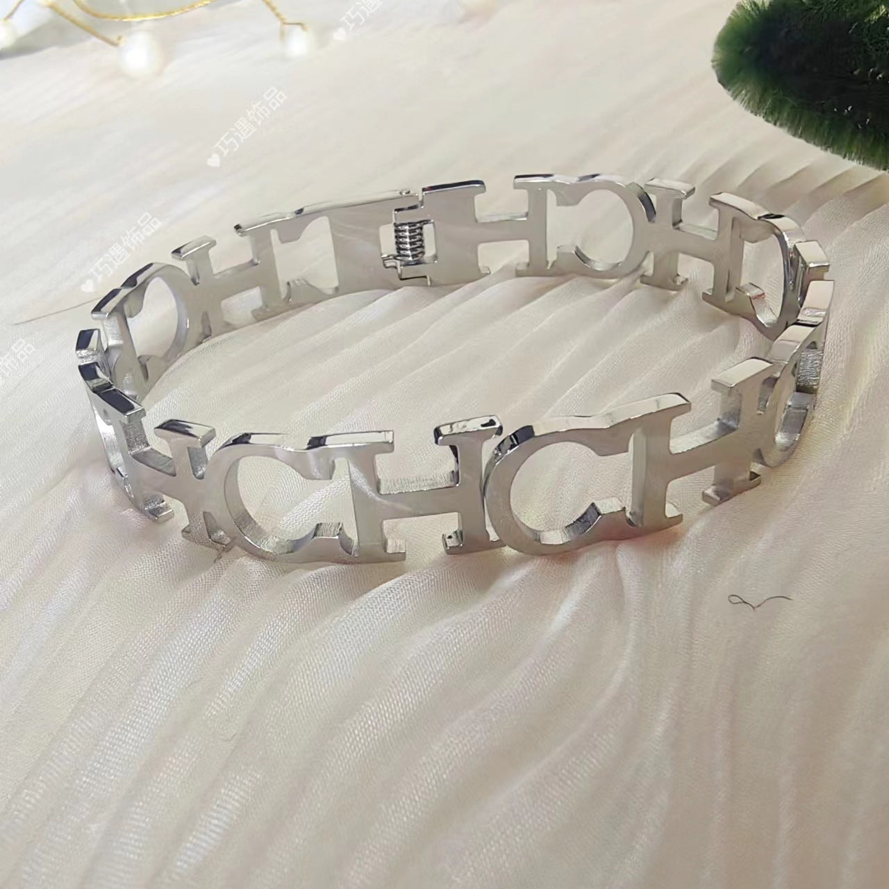 Bracelet à lettres en acier inoxydable, niche, ne se décolore pas, en forme d'œuf, fermeture à ressort creuse