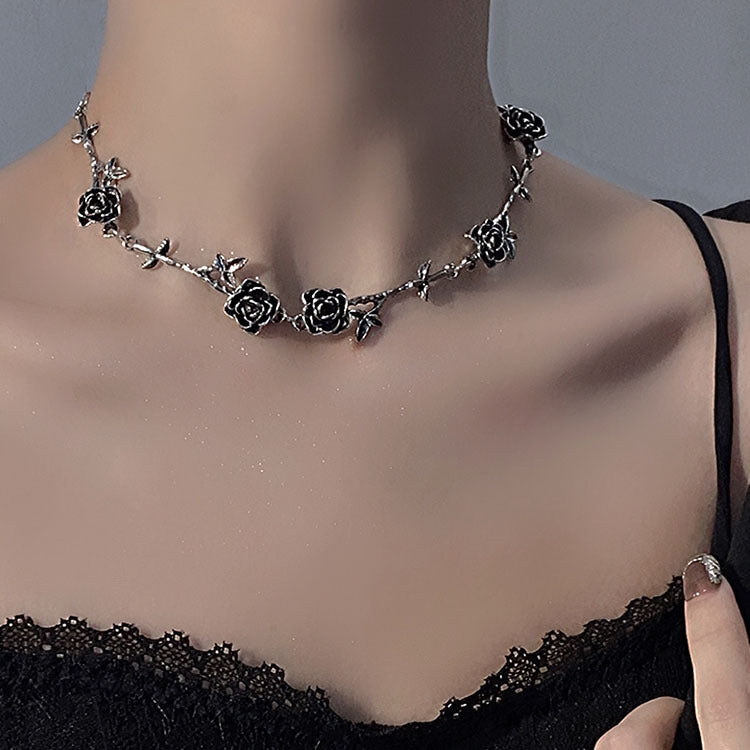 Dark Thorn Rose Necklace Women's Retro Distressed