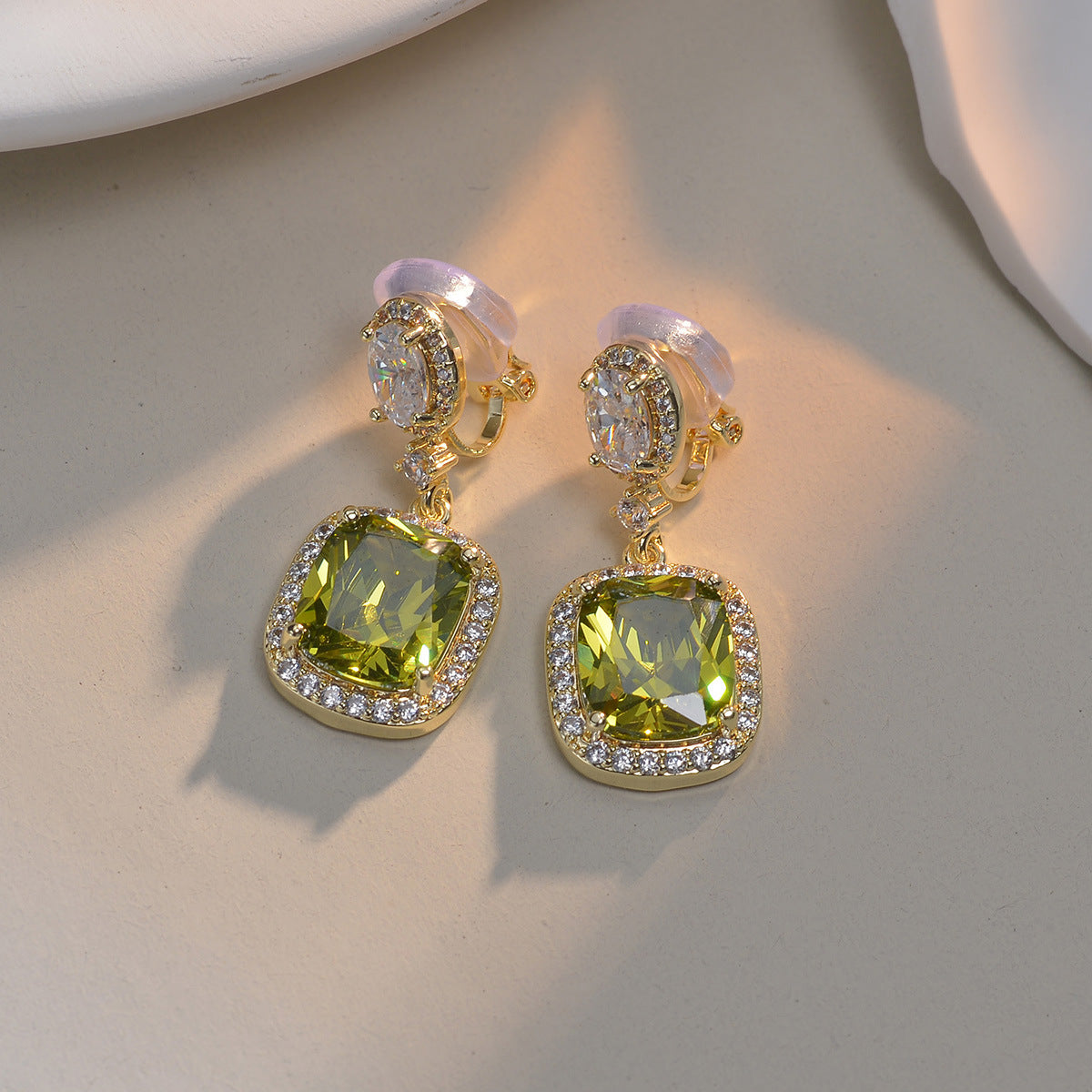 Boucles d'oreilles en zirconium olive rétro élégantes pour femmes