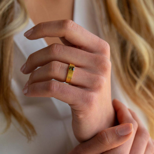 Bague vintage en acier inoxydable avec 12 pierres de naissance et zircon émeraude