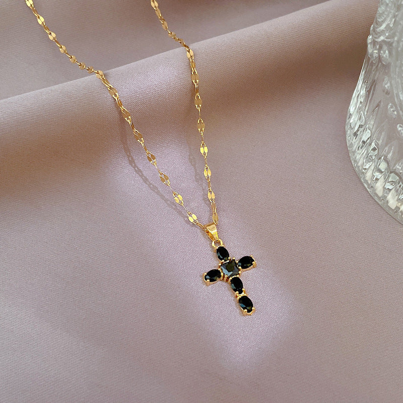 Cruz de circonita de lujo ligera con microincrustaciones exquisita