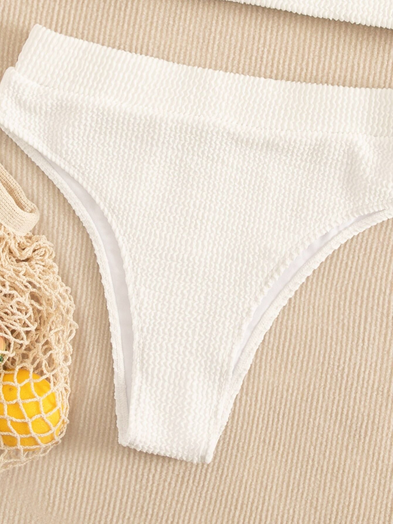 Dame sexy en maillot de bain bikini de couleur unie une épaule