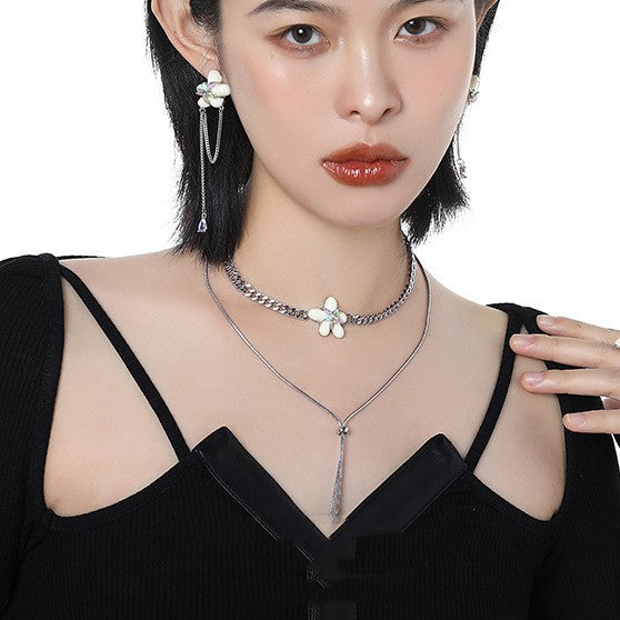 Original French Style Cream Resin Flower Necklace For Women Light Luxury Minority Clavicle Chain Temperament Wild Sweet Accessory