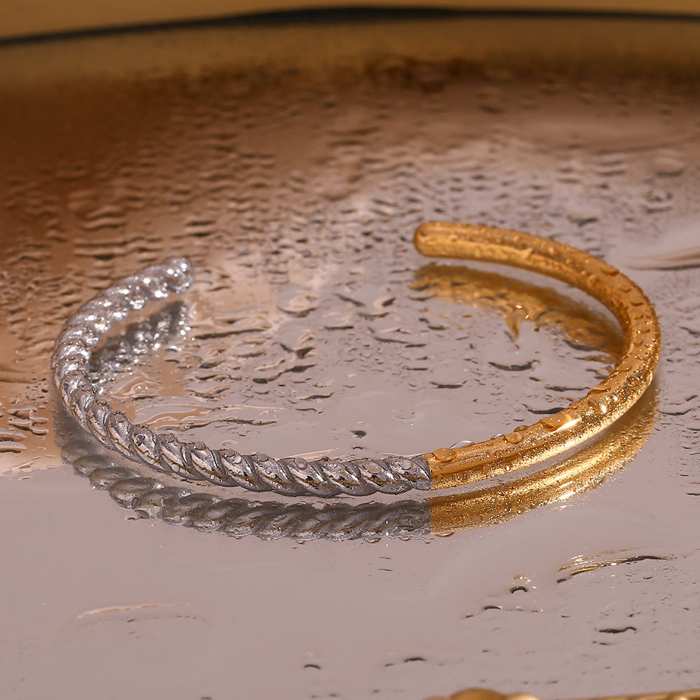 Pulsera brillante a juego con colores torcidos