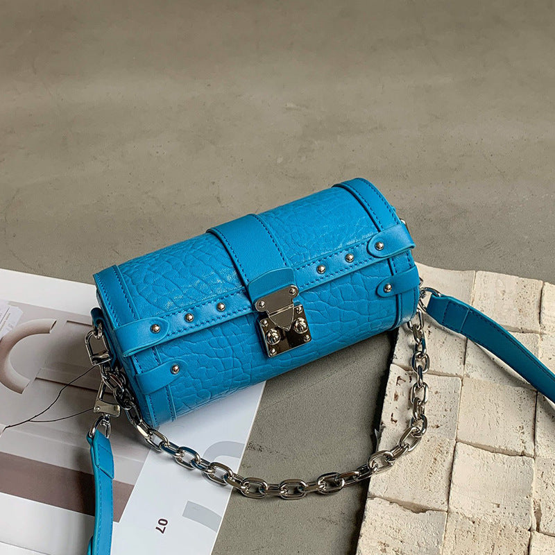 Sac à bandoulière cylindrique en peau de mouton