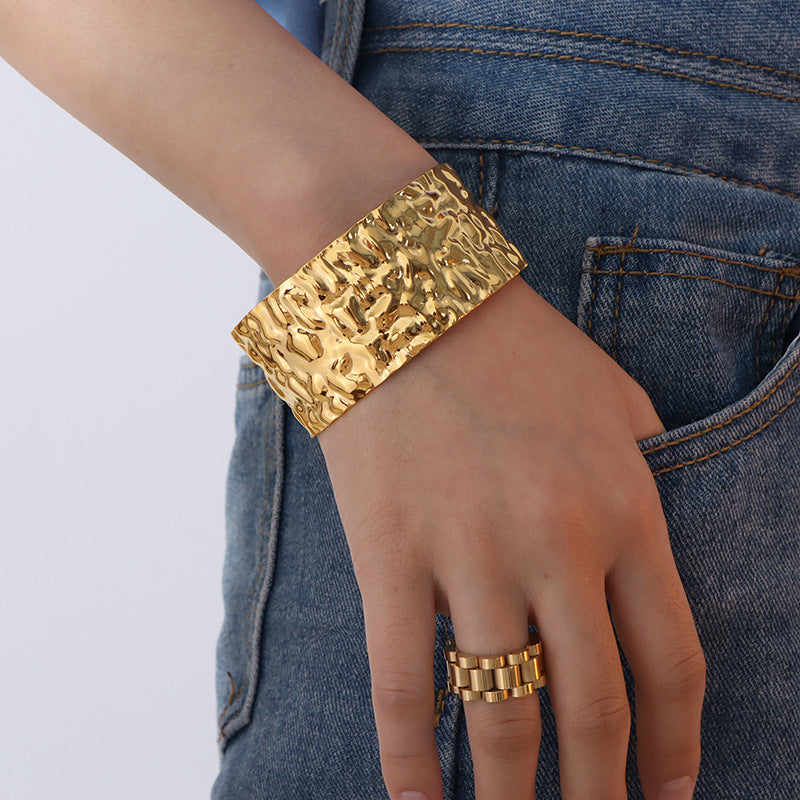 Pulsera abierta de acero de titanio exagerada personalizada europea y americana