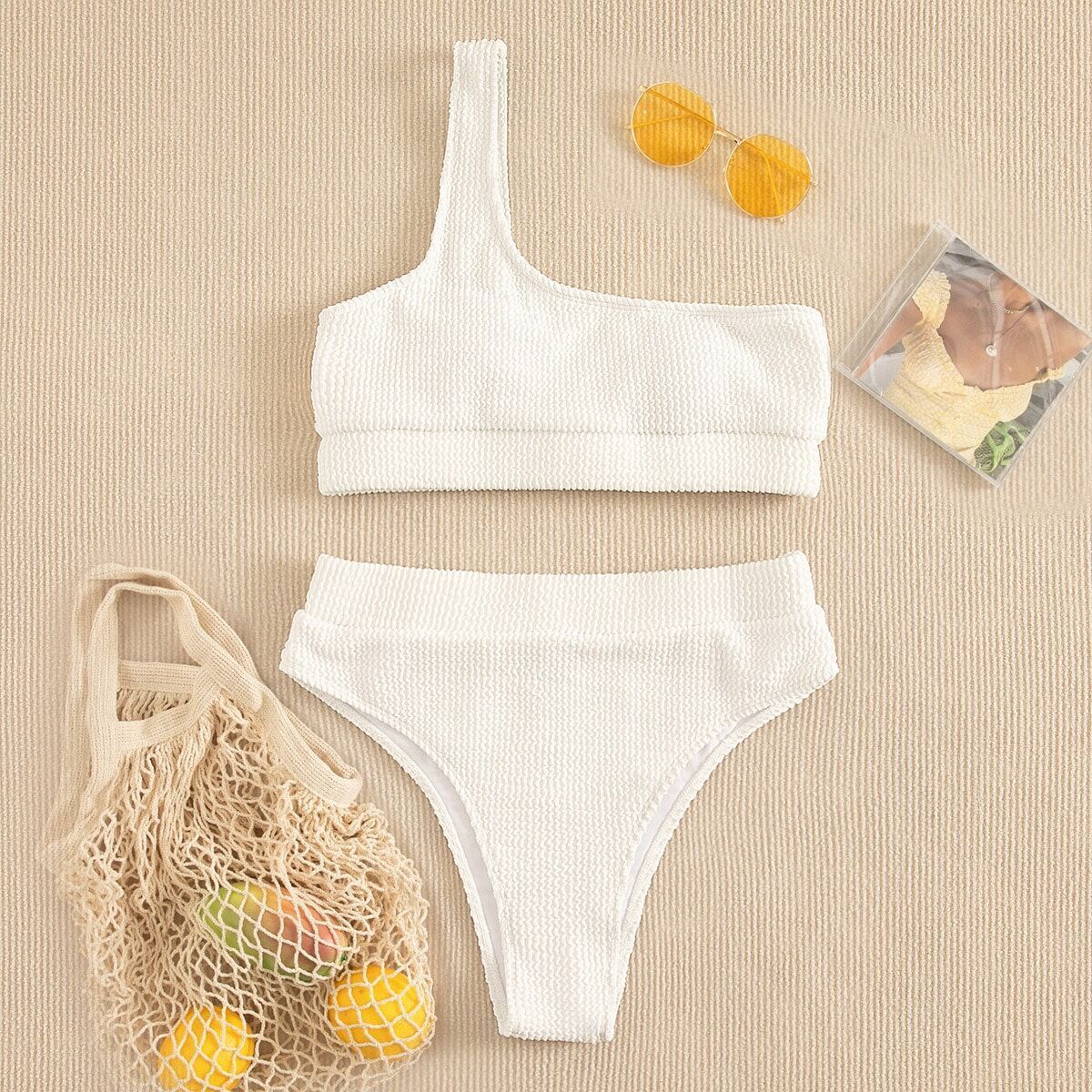 Dame sexy en maillot de bain bikini de couleur unie une épaule