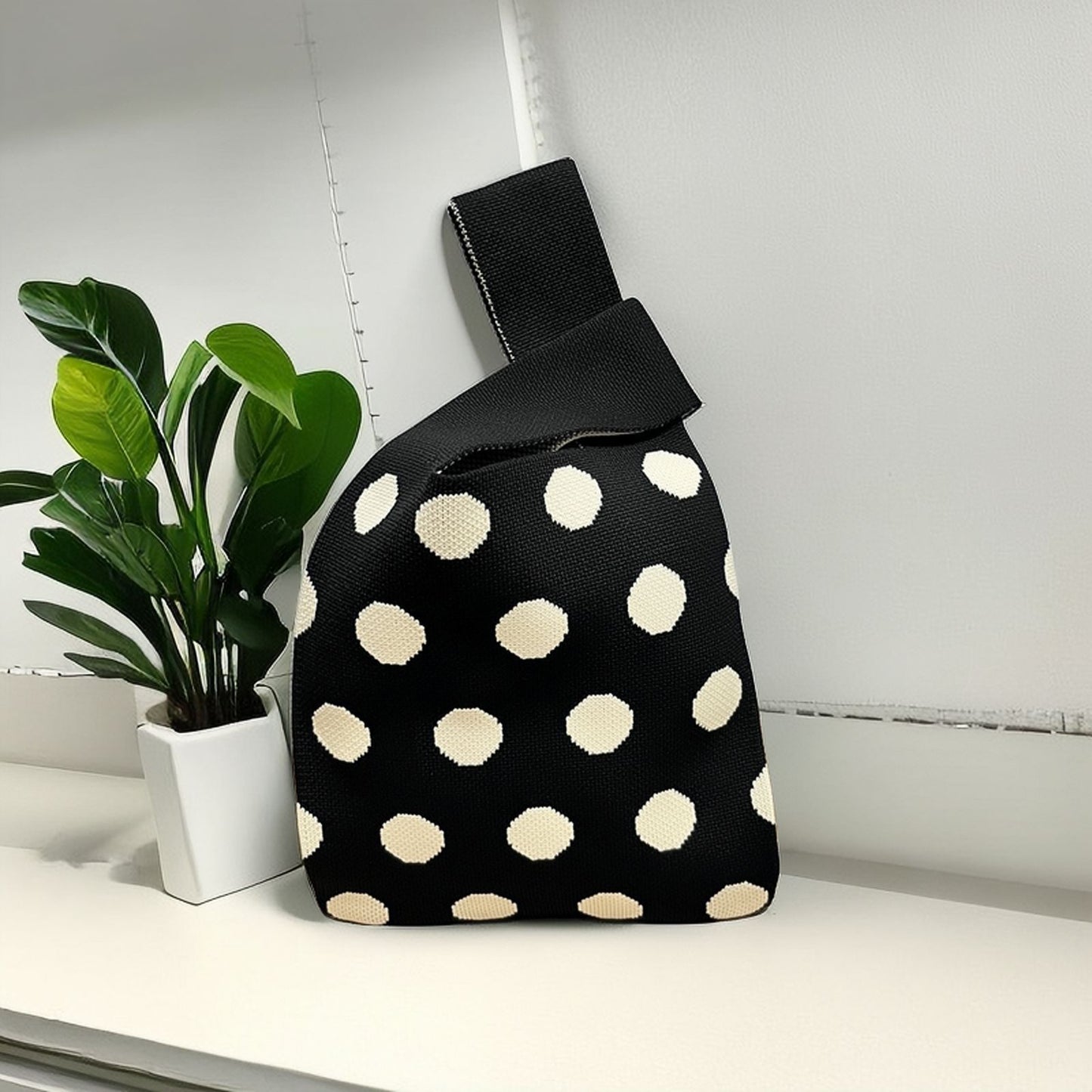 Women's Contrast Color Polka Dot Handbag