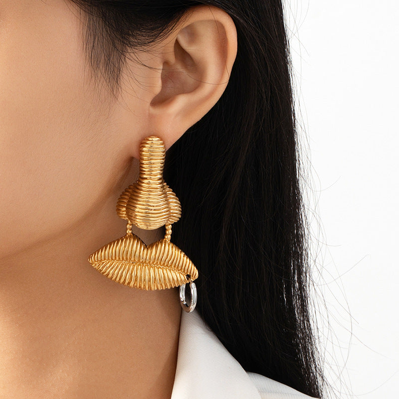 Simple Retro Nose And Lip Minority Design Earrings