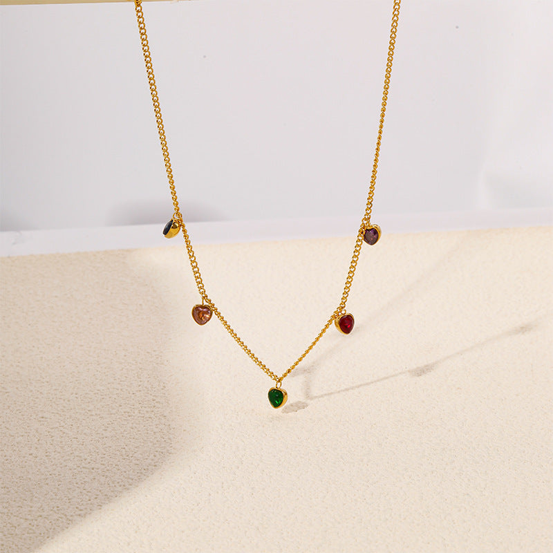 Collier pendentif en forme de cœur d'amour coloré en acier titane