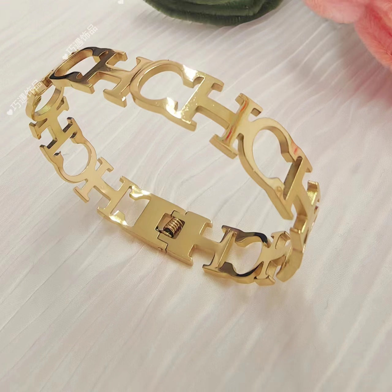 Bracelet à lettres en acier inoxydable, niche, ne se décolore pas, en forme d'œuf, fermeture à ressort creuse