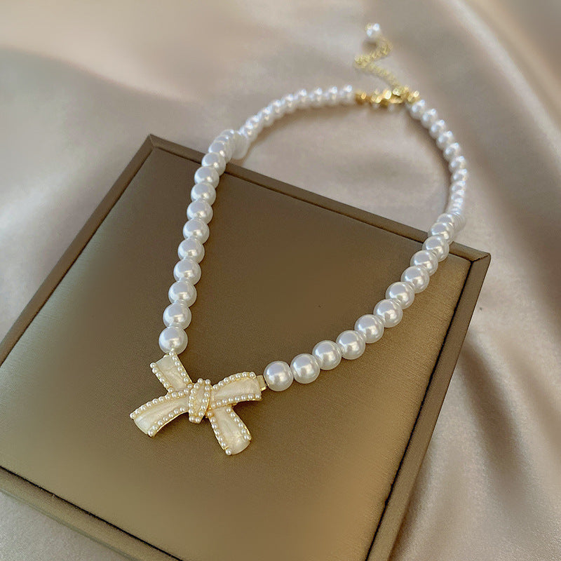Short Temperamental Clavicle Chain Bow Necklace