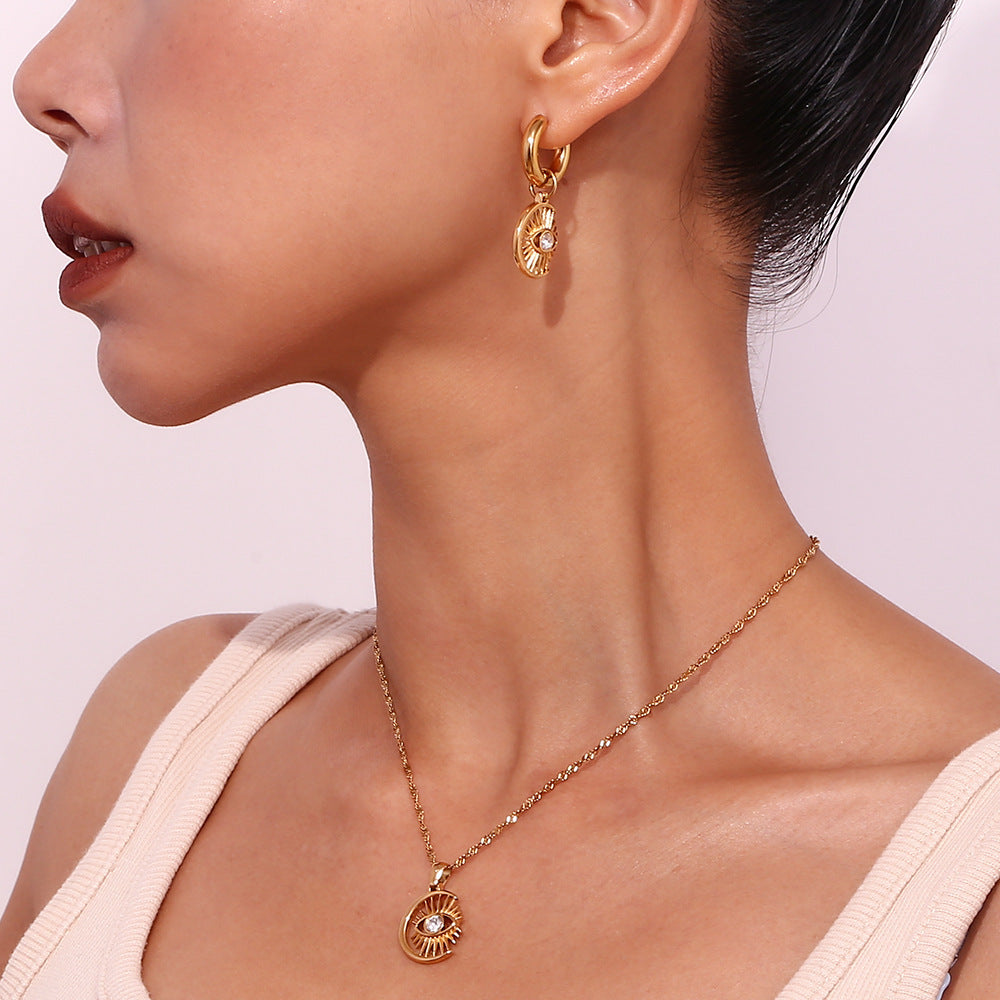 Collar de aleación de 18k con colgante de ojo de diamantes de imitación y pestañas de luna