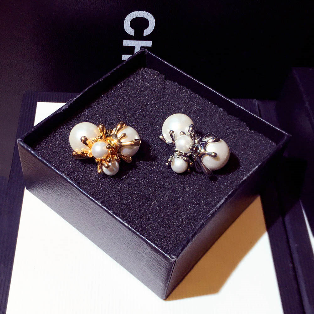 Fashion Design Silver Needle Pearl Earrings