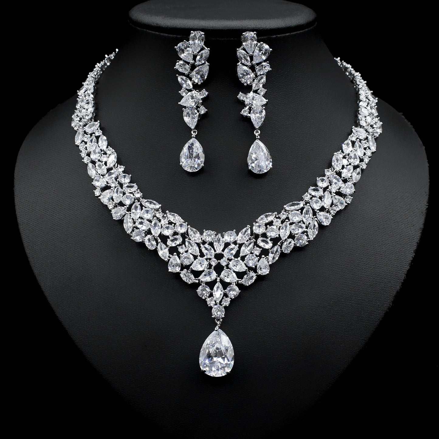 Ensemble de boucles d'oreilles et collier de mariée en zircon, deux pièces