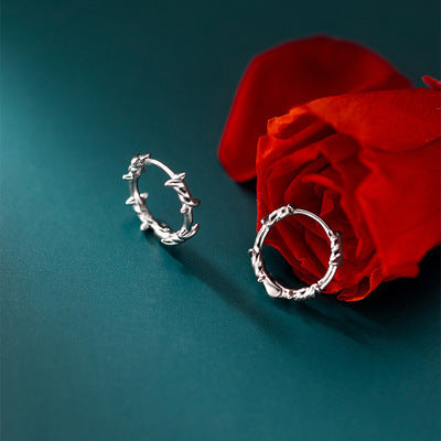 Simple and irregular woven wrapped ear buckle