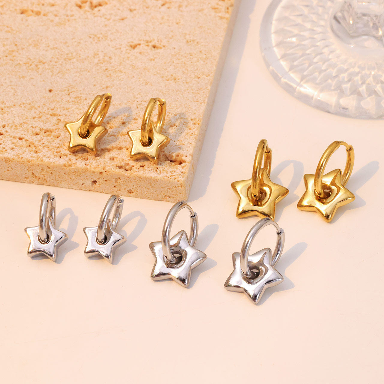 Boucles d'oreilles étoiles en acier titane assorties à la mode
