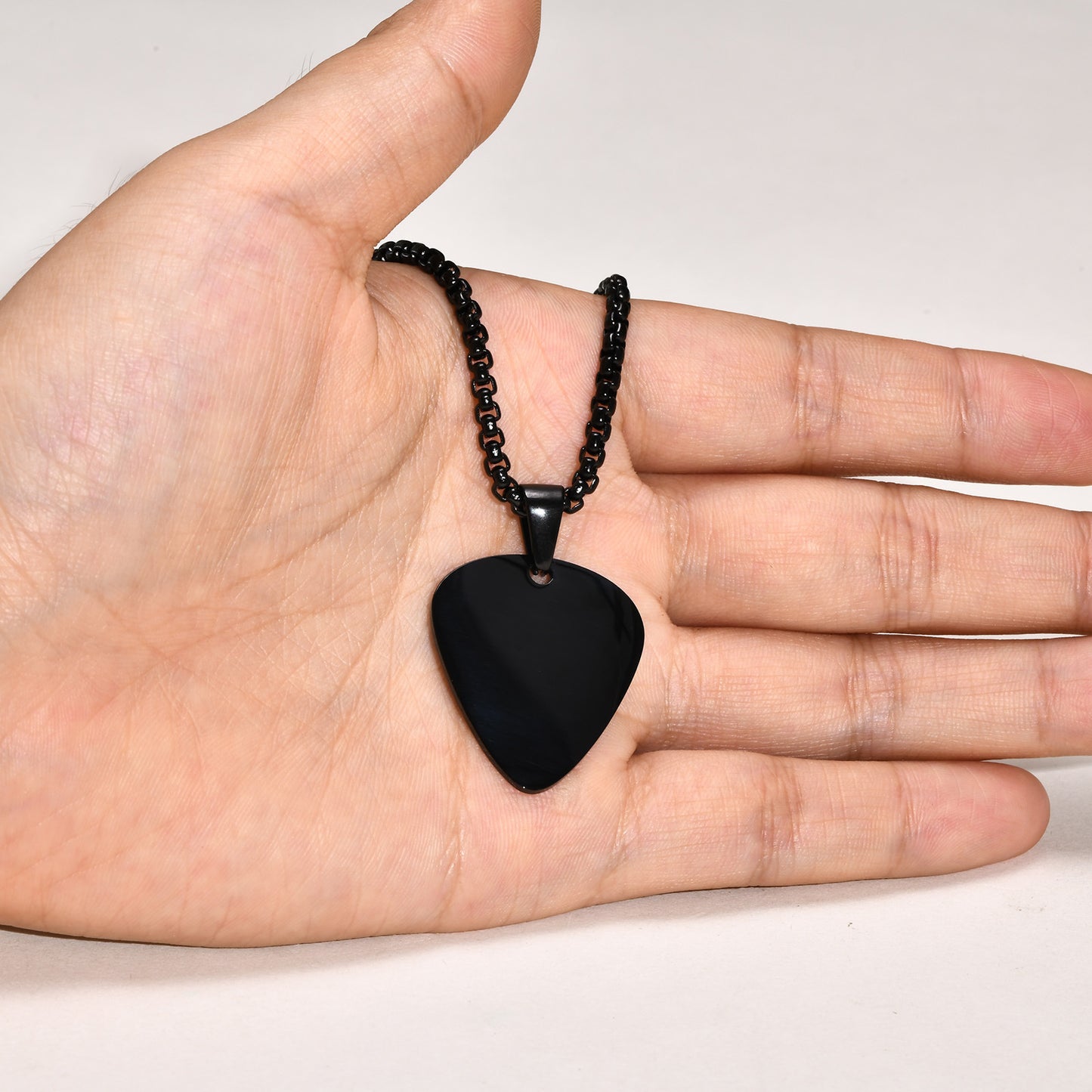 Pendentif médiator de guitare léger en acier inoxydable, collier noir en acier titane