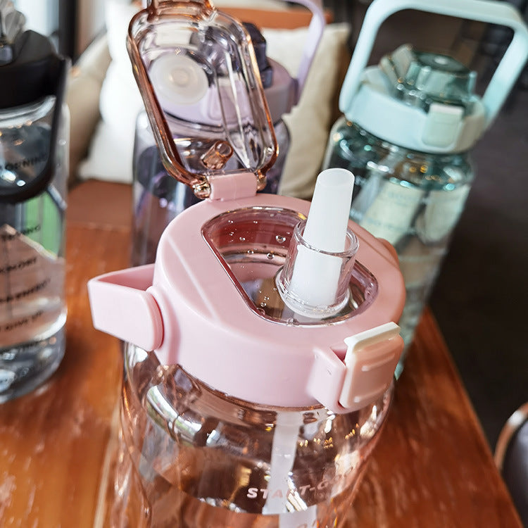 Botella de agua portátil con vaso de plástico grande