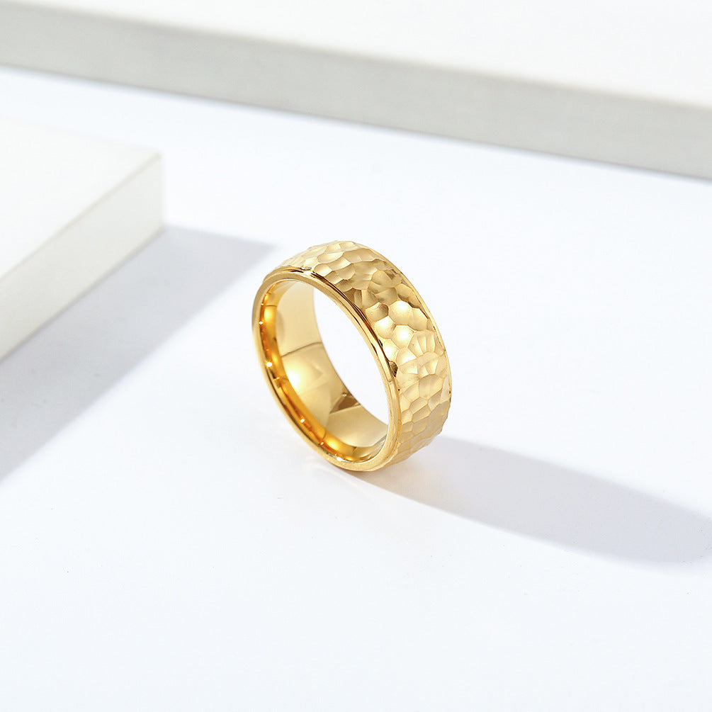 Bague en acier titane Moon Pit à motif battant fait à la main