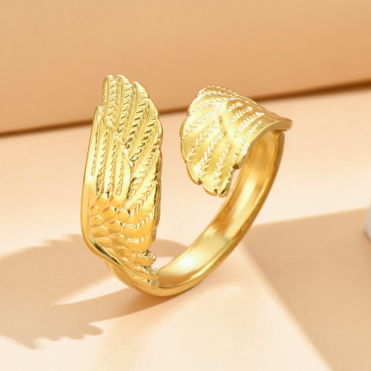 Retro Croissant Female Niche Ring