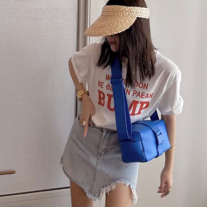 Petit sac à bandoulière à large bande brillant à la mode cool