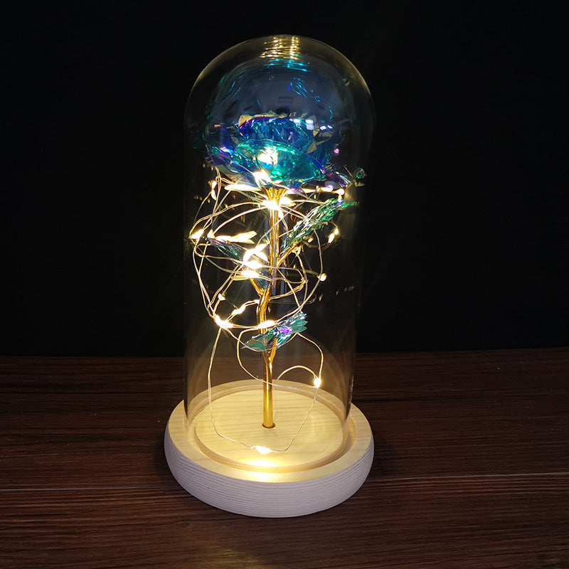 Fleur de rose éternelle enchantée dans une décoration de Noël lumineuse à LED en verre