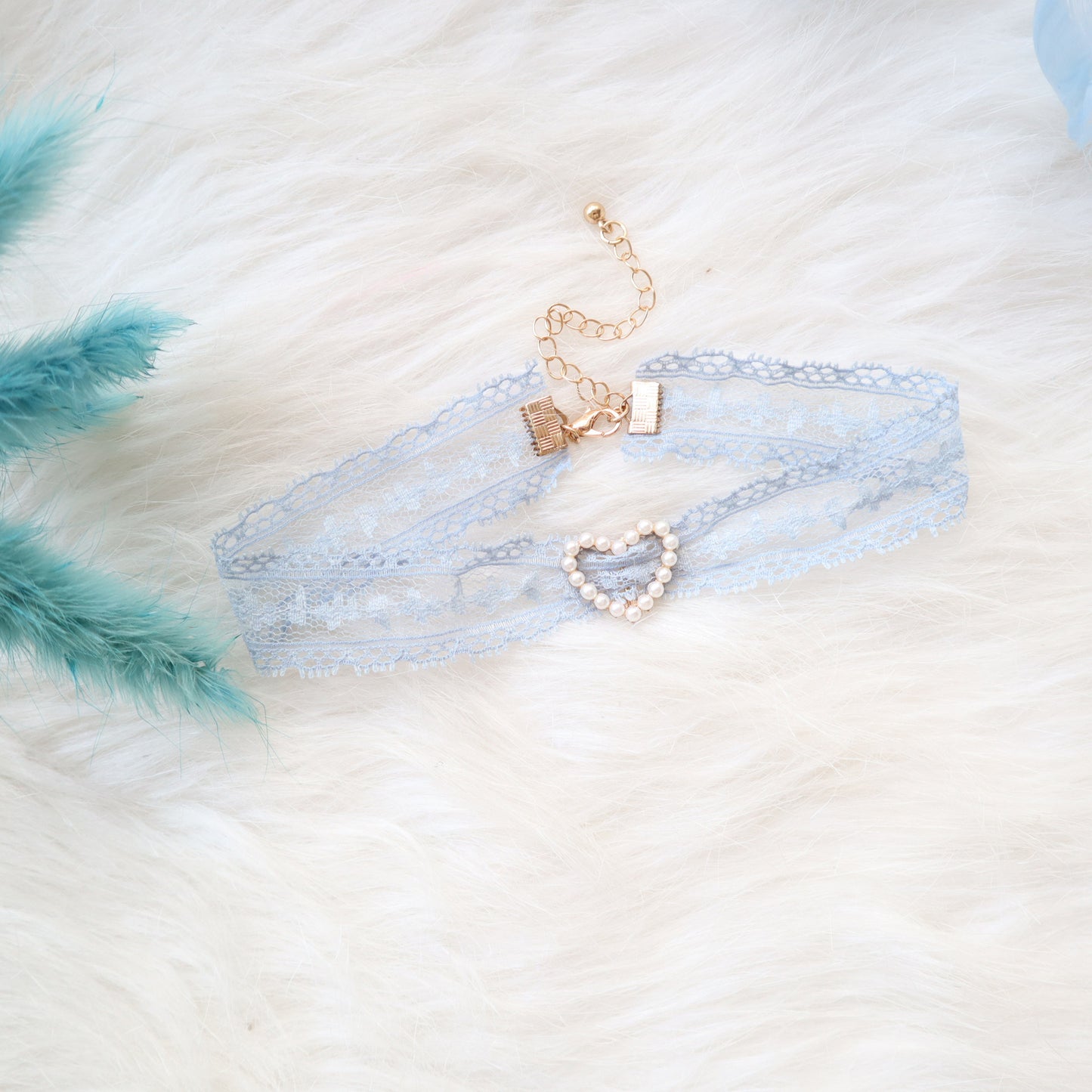 Sweet Accessories Collier ras du cou en perles avec ruban de dentelle gris et bleu