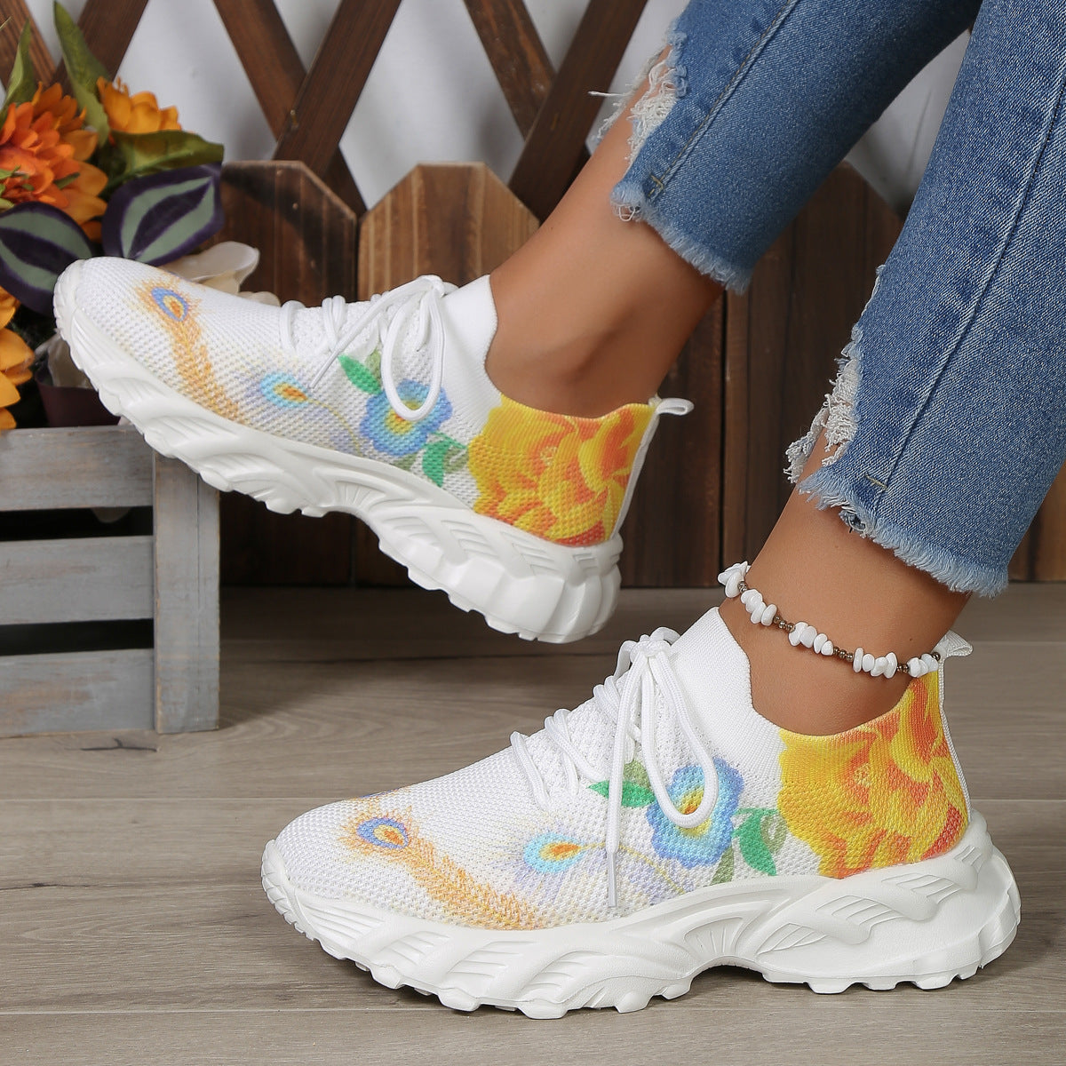 Zapatilla de deporte ligera con parte inferior suave y superficie transpirable tejida con flores informales