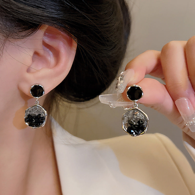 Boucles d'oreilles irrégulières en argent sterling avec cristal noir et aiguille