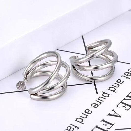 Boucles d'oreilles N multicouches en acier titane