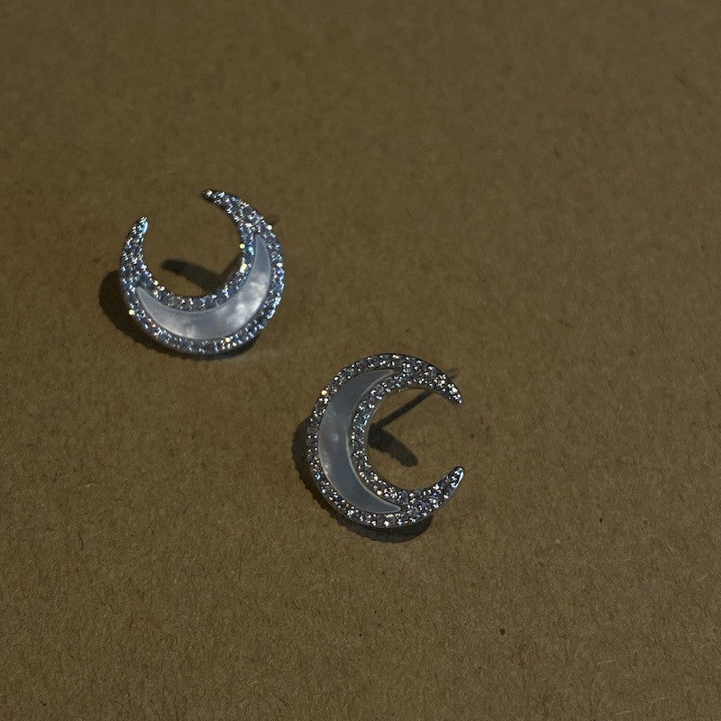Aretes con forma de concha de diamantes y mar de luna para mujer