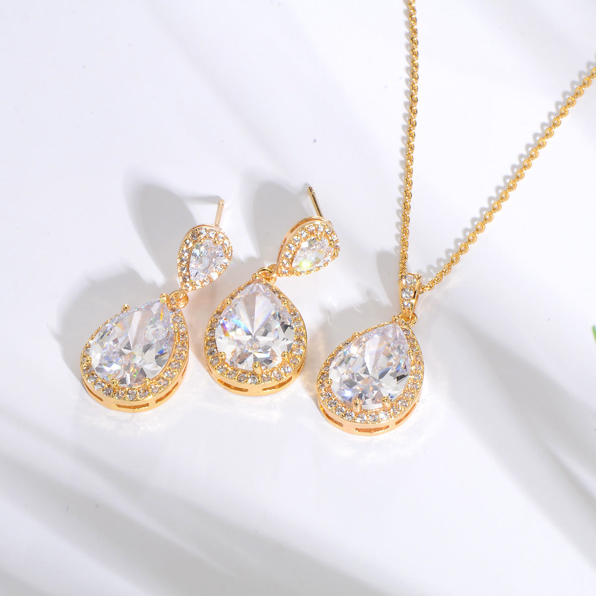 Collar de gotas de agua de circón grande brillante, traje con gotas para los oídos, joyería de boda para novia, Simple y elegante