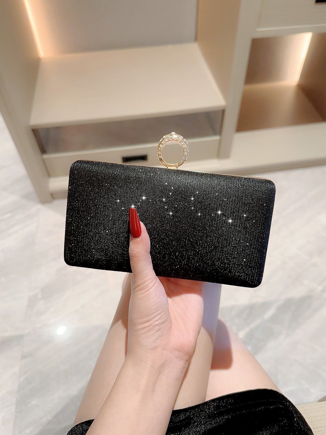 Portefeuille brillant avec anneau en strass à la mode