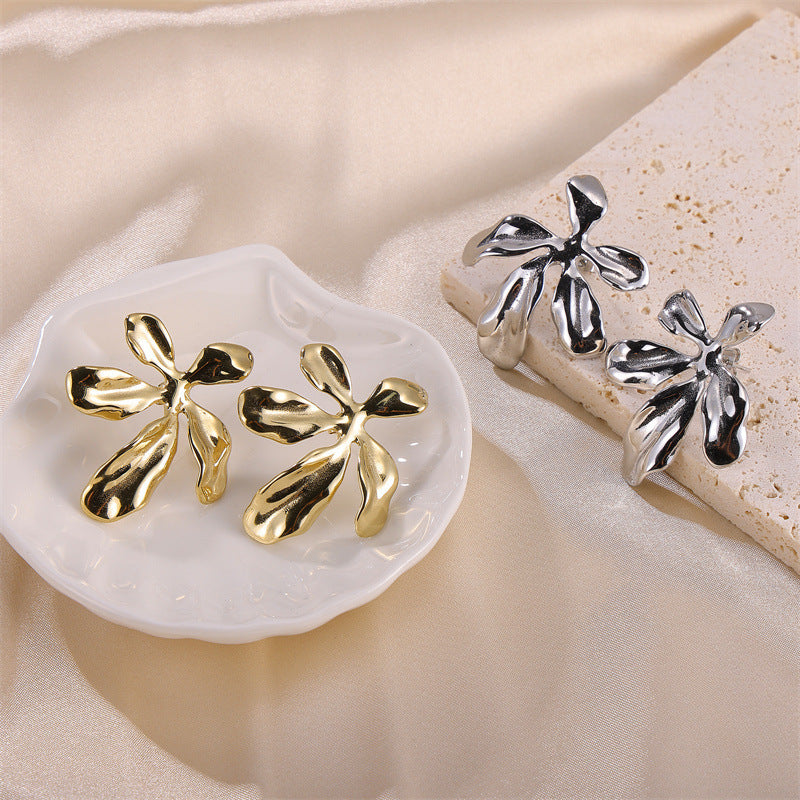 Boucles d'oreilles à fleurs en métal à la mode pour femmes