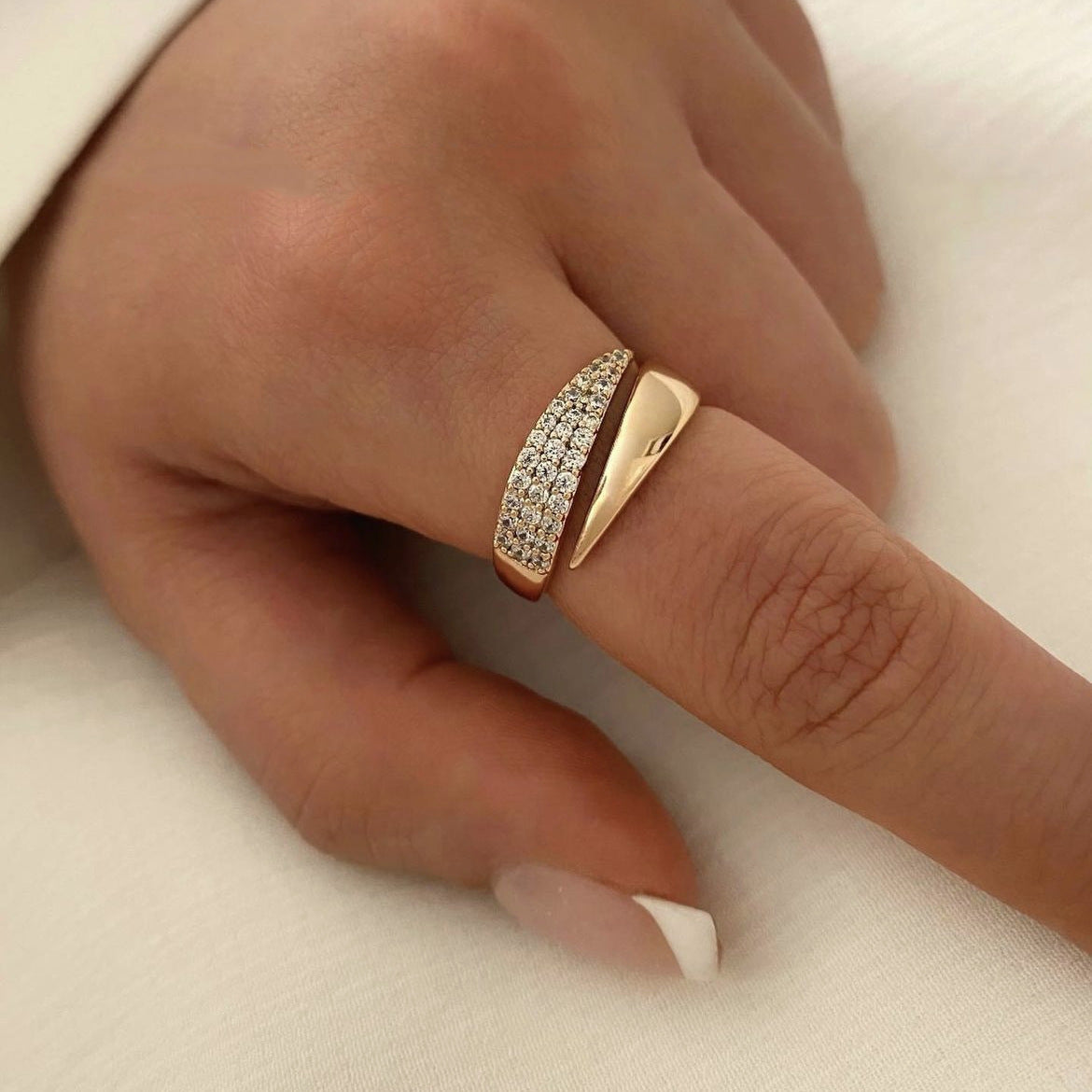 Bague exagérée géométrique en cuivre tissé multicouche de personnalité papillon